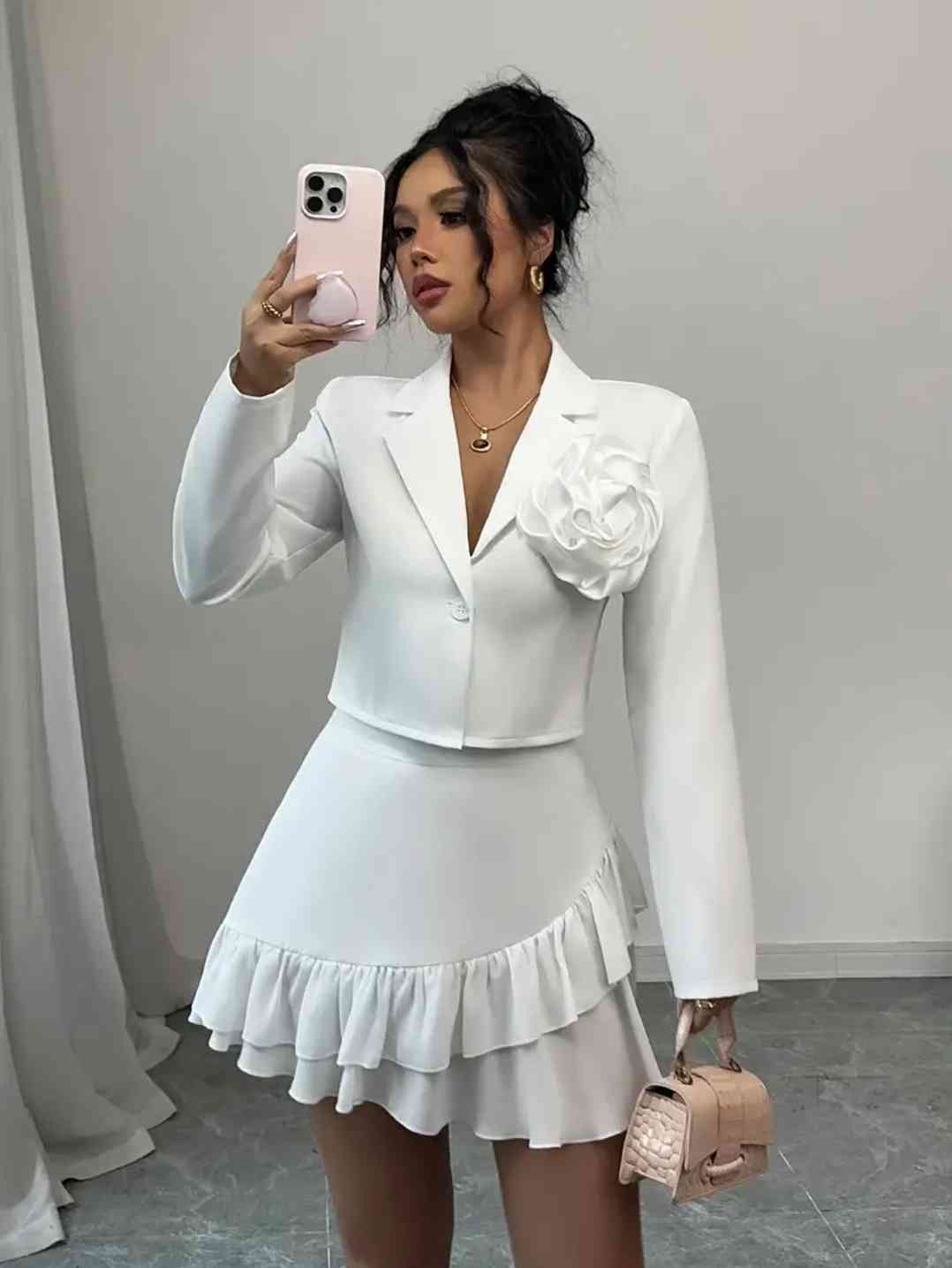 Elegant Blazer set with floral pattern and ruffled skirt for women - Stylish jacket with short sleeves and lapel collar, plain colour, Polyester