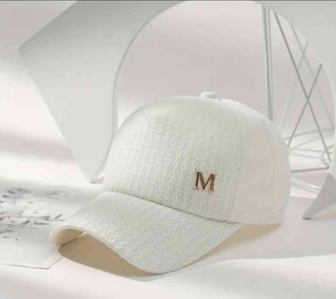 Baseball Cap with letter M decoration, trendy, single-colour nesh dad cap, lightweight, Breathable trucker cap for women, for everyday use